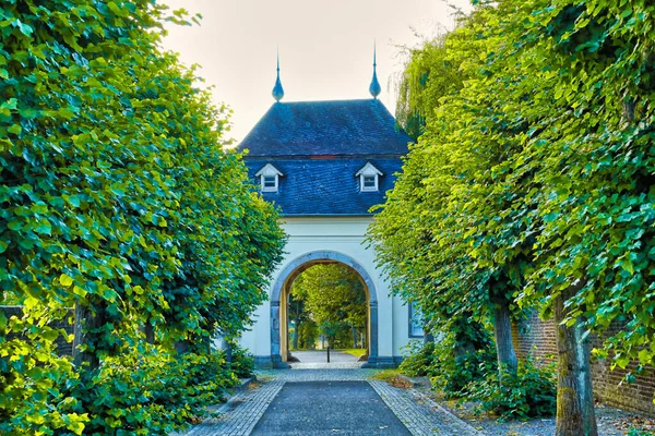 Puerta Histórica Árboles Knechtsteden Alemania —  Fotos de Stock