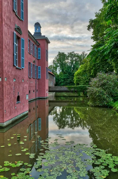 Historisches Schloss Und Burggraben Düsseldorf Kaiserswerth — Stockfoto