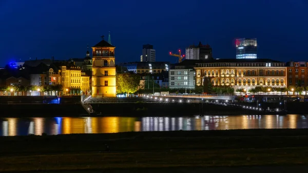 Oude Stad Panorama Van Düsseldorf Nachts — Stockfoto