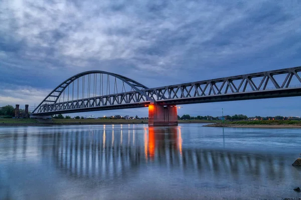 デュッセルドルフのライン川を渡る鉄道橋 Hamm — ストック写真