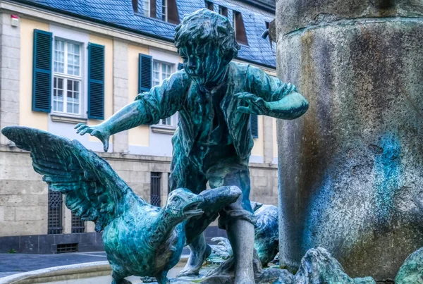 Исторический Фонтан Скульптурами Бонне — стоковое фото