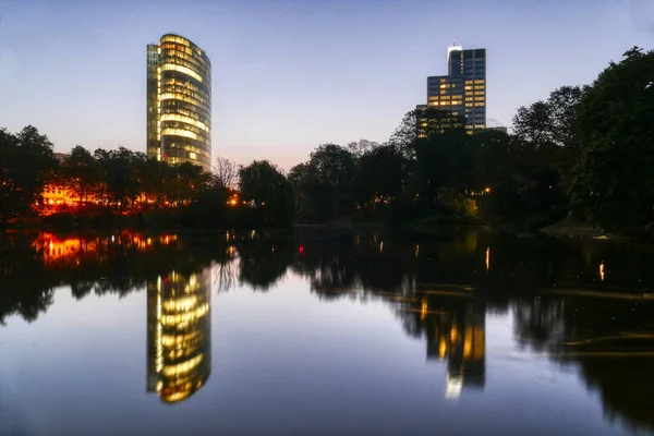 Jezero Panorama Veřejném Parku Düsseldorfu — Stock fotografie