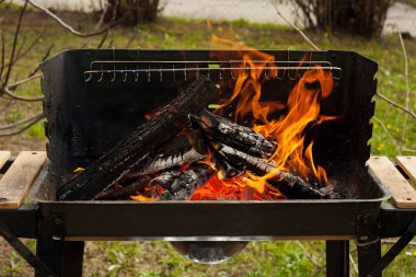 Barbekü ızgarası. Doğada, dışarıda, yakın.