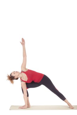 Güzel Yoga: yarım ay poz - gerçek üst düzey sportif kadının Ardha Chandrasana'dan yapması egzersiz.