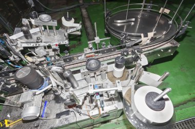 Makine - dolgu ve çizgi etiketleme bira bira şişesi şişeleme bira 