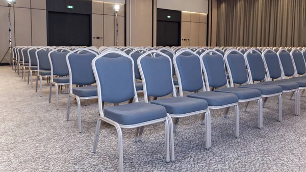会議ホールの空の青い椅子 - プレゼンテーションルーム — ストック写真