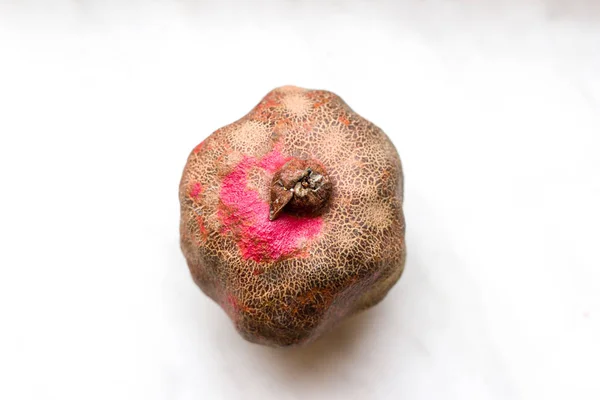 Sulu parlak nar. Meyve natürmort. Nar ile natürmort. Nar kesti. Nar kemikler.