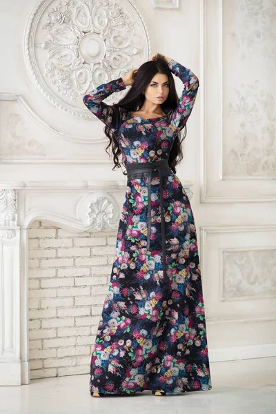 Young Brunette Woman Elegant Long Dress Floral Pattern — Stock Photo, Image