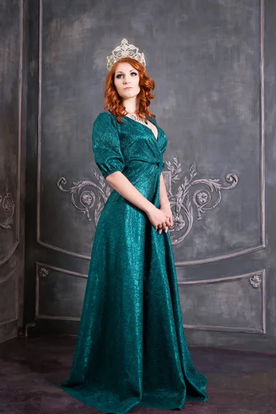 Young Redhead Woman Royal Dress Luxury Diamond Crown Vintage Room — Stock Photo, Image
