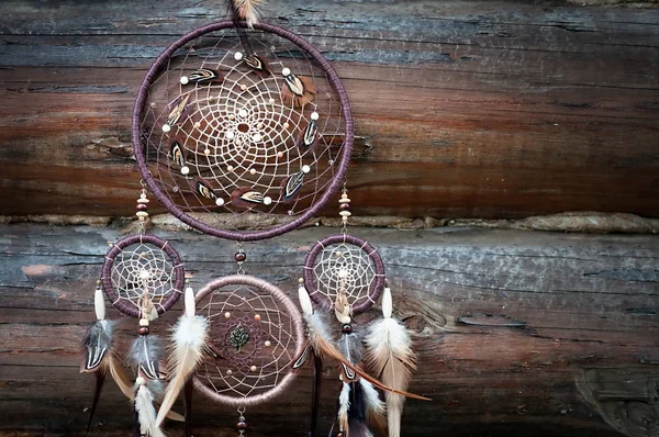 Traditioneller Indischer Talisman Traumfänger Auf Hölzernem Hintergrund — Stockfoto