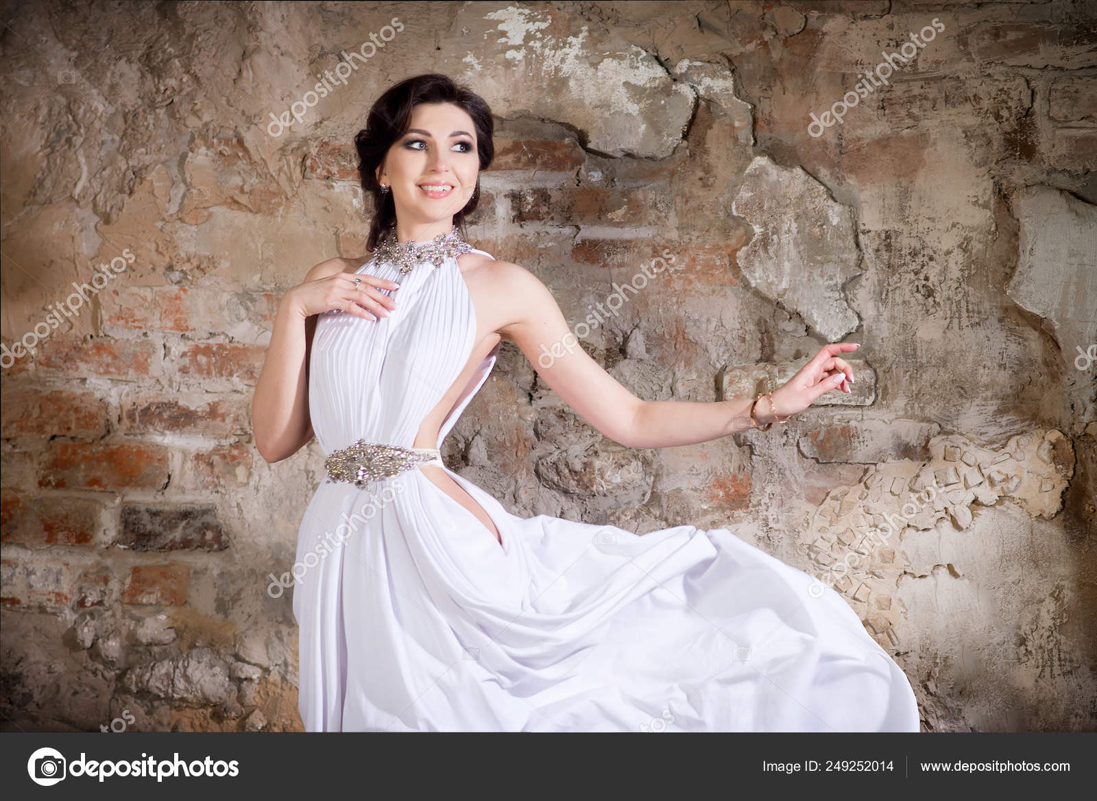 Mujer Estilo Griego Vestido Blanco Largo Modelo Moda: fotografía de stock ©  ElinaL #249252014 | Depositphotos
