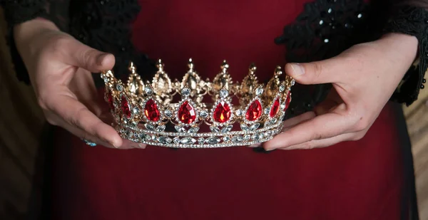 Crown Red Gemstones Hands — Stock Photo, Image