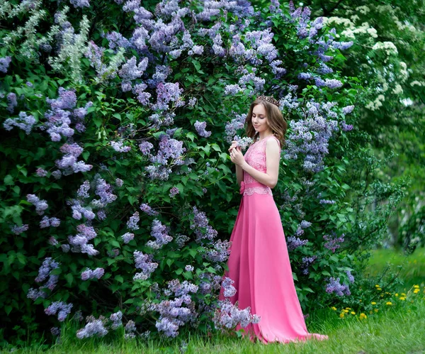 Frau Russisches Modell Frühling Fliederpark — Stockfoto