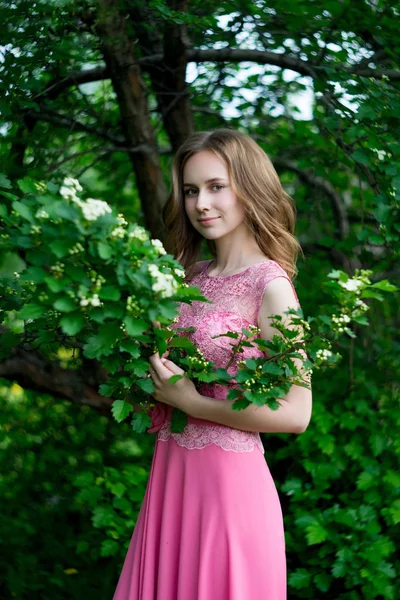 Woman Blooming Summer Garden — Stock fotografie