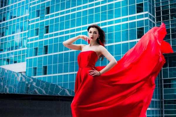 Preciosa Mujer Vestida Rojo Revoloteado Concepto Libertad Moscú Rojo — Foto de Stock