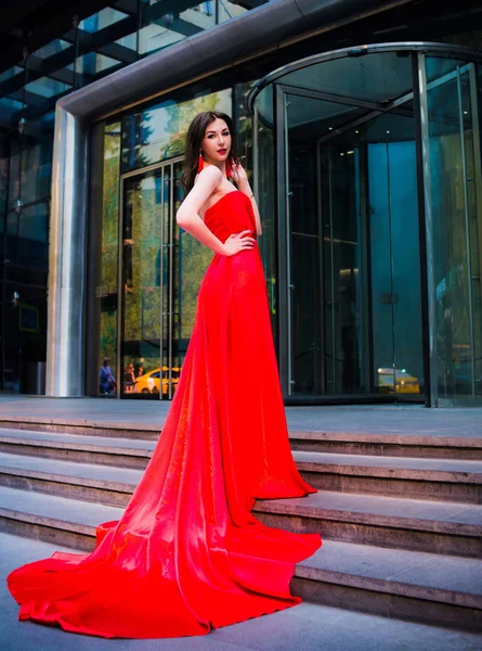 Mujer Atractiva Vestido Rojo — Foto de Stock
