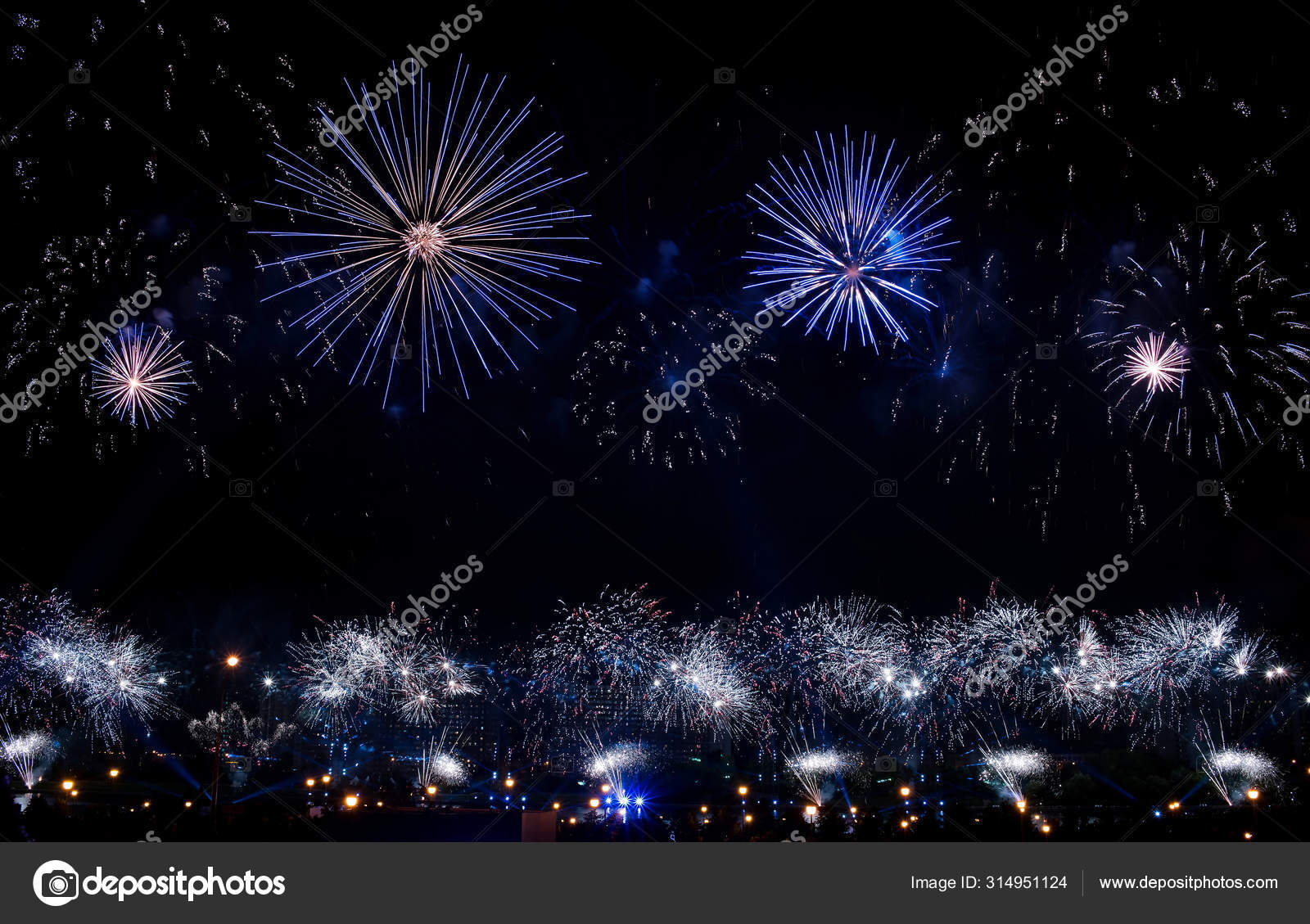 花火の背景 祭り記念日 新年のクリスマスショー ストック写真 C Elinal
