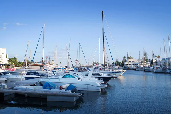 Molti Yacht Ormeggiati Sulla Riva Del Mare Barca Vela Lusso — Foto Stock