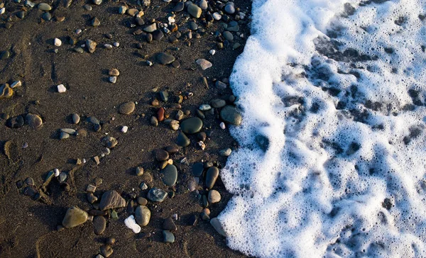Küste Mit Steinen Und Wellen Kieselstrand — Stockfoto