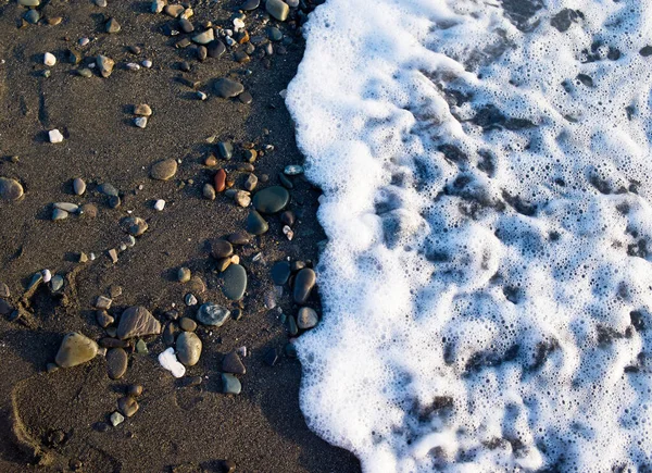 Küste Mit Steinen Und Wellen Kieselstrand — Stockfoto