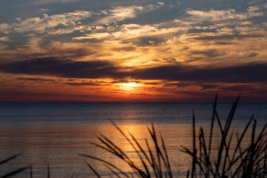 Michigan Gölü üzerinde gün doğumu