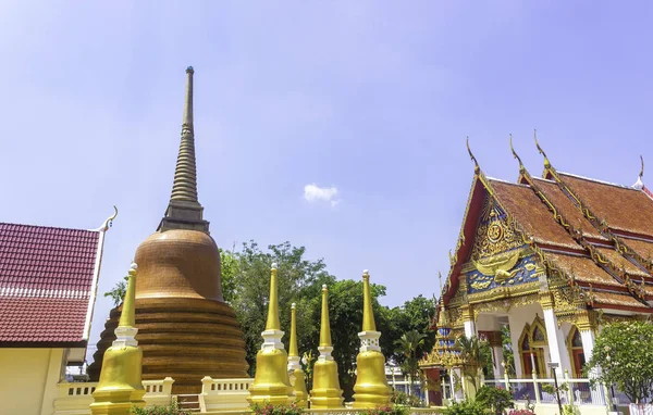 Tempio con pagode dorate — Foto Stock