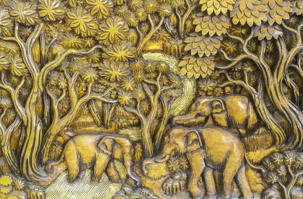 Слони дерев'яні тяга — стокове фото