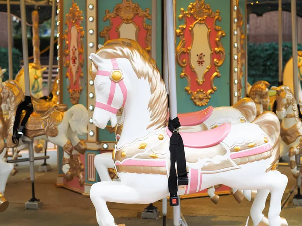 Красочная Карусельная Лошадь Тематическом Парке — стоковое фото