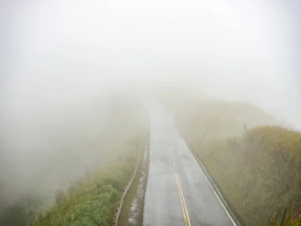 Niebla Mañana Sobre Camino Asfalto — Foto de Stock