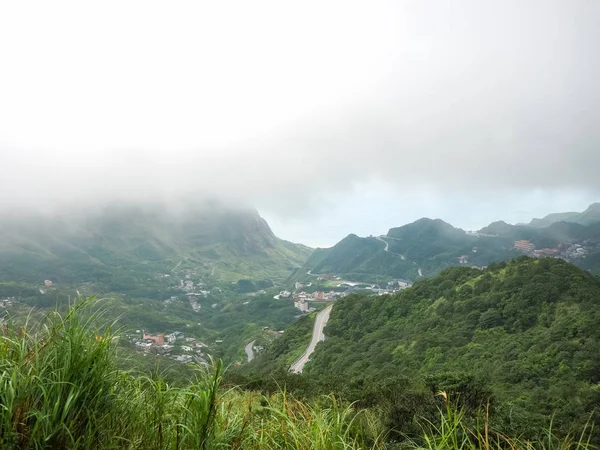 Mattina Nebbia Sulla Strada Asfaltata — Foto Stock