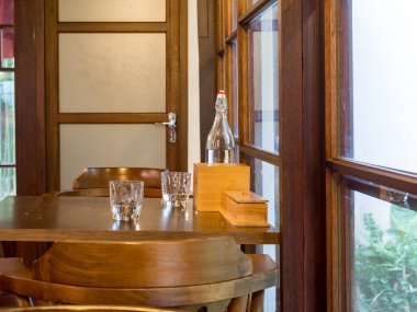 Restoranın içi. Ahşap dizayn.