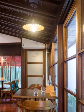 Restoranın içi. Ahşap dizayn.