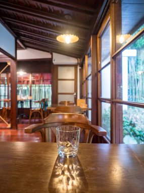 Restoranın içi. Ahşap dizayn.