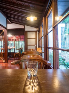 Restoranın içi. Ahşap dizayn.