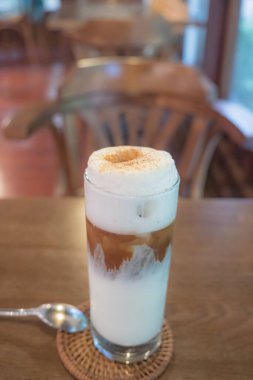 Bistro 'nun içi gece yarısı