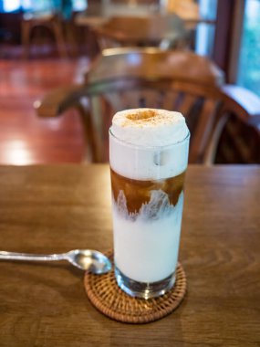 Bistro 'nun içi gece yarısı