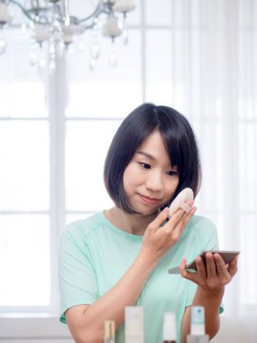 Asyalı Kadın Cilt Bakımı