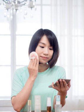 Asyalı Kadın Cilt Bakımı