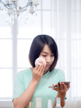 Asyalı Kadın Cilt Bakımı