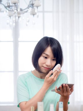 Asyalı Kadın Cilt Bakımı