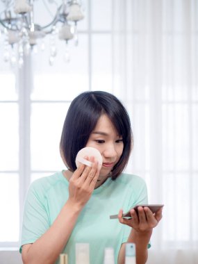 Asyalı Kadın Cilt Bakımı