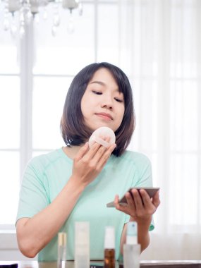 Asyalı Kadın Cilt Bakımı