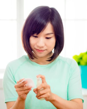 Asyalı Kadın Cilt Bakımı