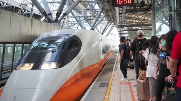 Taichung Taiwan Juli Passagiere Mit Mundschutz Nahverkehrssystem Juli 2020 Taichung — Stockvideo