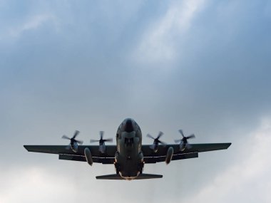 Taipei, Tayvan 'a uçak iniyor..