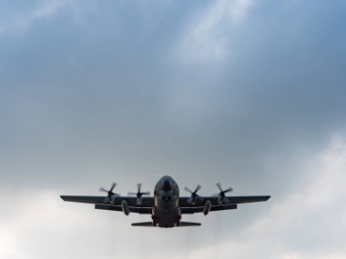 Taipei, Tayvan 'a uçak iniyor..