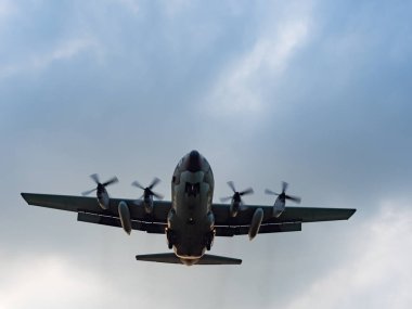 Taipei, Tayvan 'a uçak iniyor..