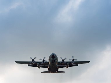 Taipei, Tayvan 'a uçak iniyor..