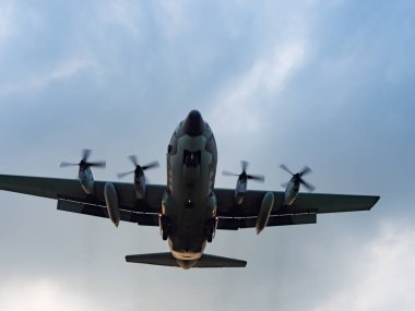 Taipei, Tayvan 'a uçak iniyor..