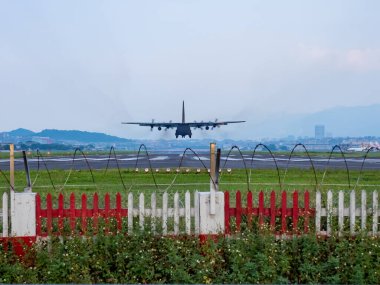 Taipei, Tayvan 'a uçak iniyor..